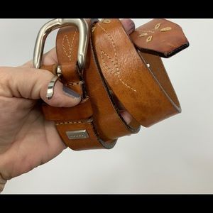 Guess leather floral stitch belt M